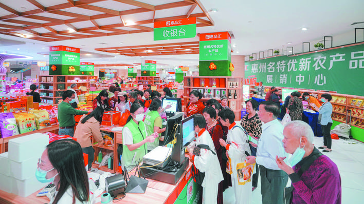     惠州名特优新农产品展销中心将依托高铁站点努力将惠州特产和黔西南的农产品推向沿线城市。