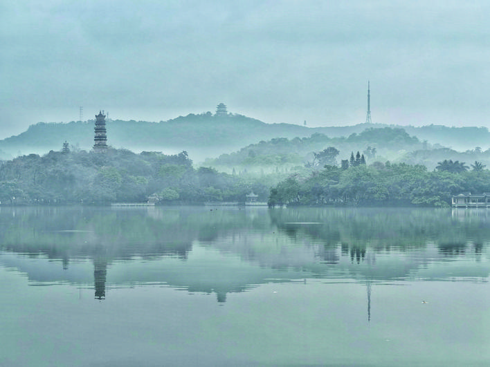     水墨西湖。　 冯美玲　摄