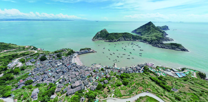     嵛山岛海域辽阔、风景秀丽，是摄影爱好者的天堂。