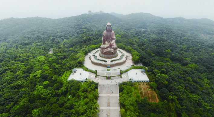     西樵山南海观音文化苑坐落于大仙峰顶。