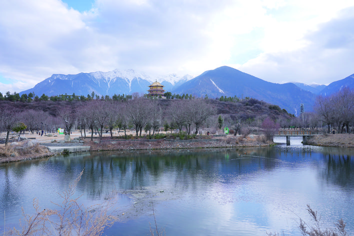     林芝素有“雪域小江南”之称。