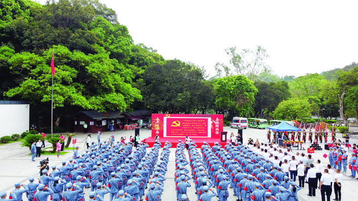     博罗以活动为依托，运用群众喜闻乐见的形式，让党史学习教育更生动。图为重走东纵路活动现场。惠州日报记者李燕文 摄