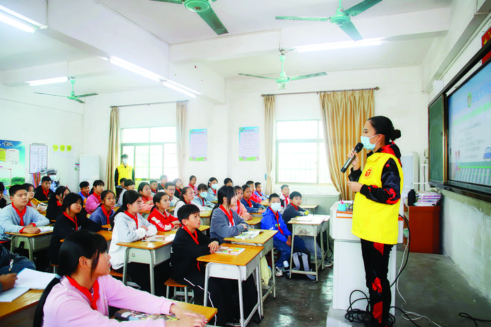     文明交通宣传走进白花太阳小学。