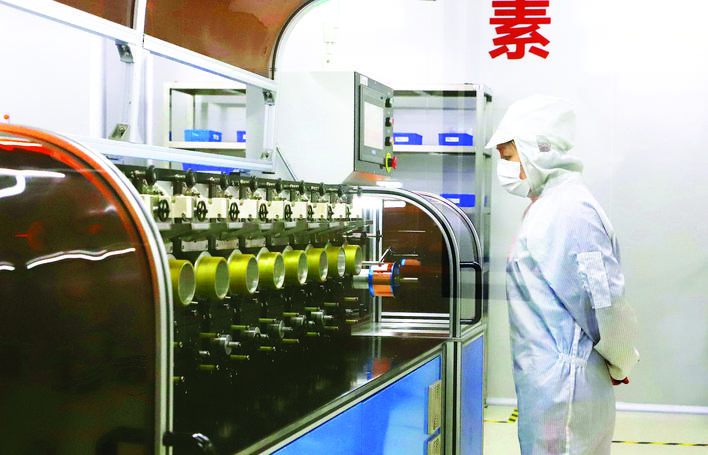     正威（惠州）新材料产业园键合丝无尘生产车间。