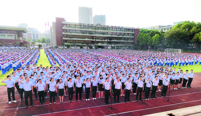     惠州八中今年秋季的开学典礼。学校供图