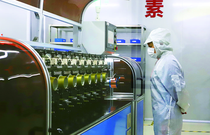     正威（惠州）新材料产业园键合铜丝无尘生产车间。