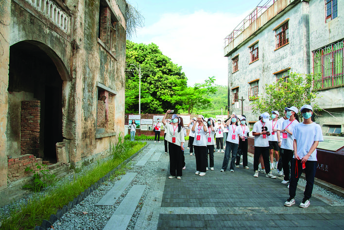     惠东籍高校学子参加“家燕归巢 情系桑梓”家乡行活动。