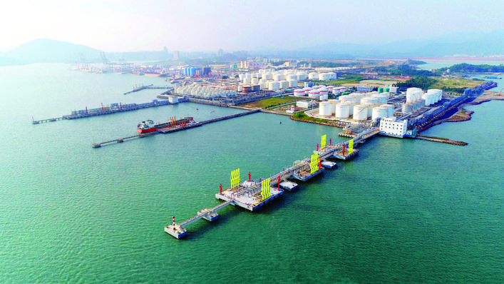<p>    惠州港荃湾港区5万吨级石化码头。</p>