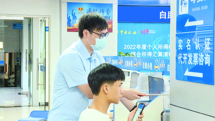     惠东全面优化业务办理流程为群众提供便捷服务。