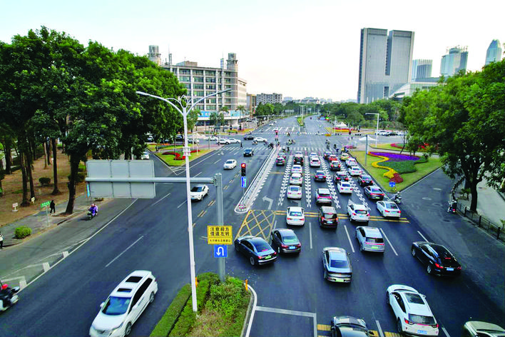     市区云山东路/惠州大道路口试点“借道左转”。