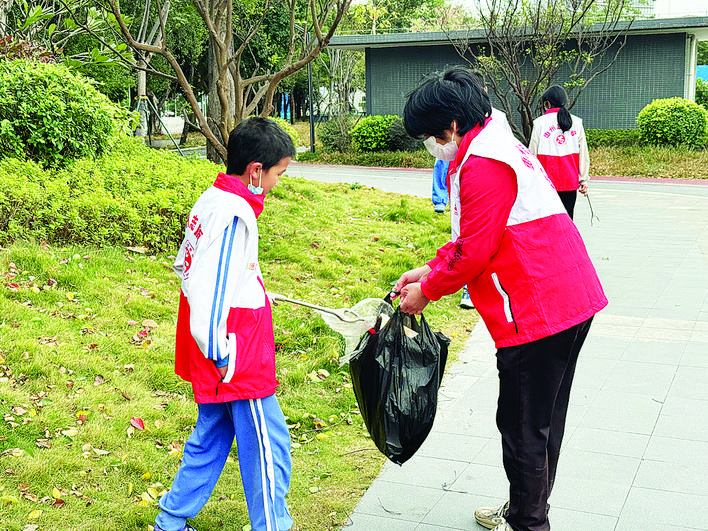     惠城志愿者开展捡跑活动，践行环保公益理念，倡导健康生活。