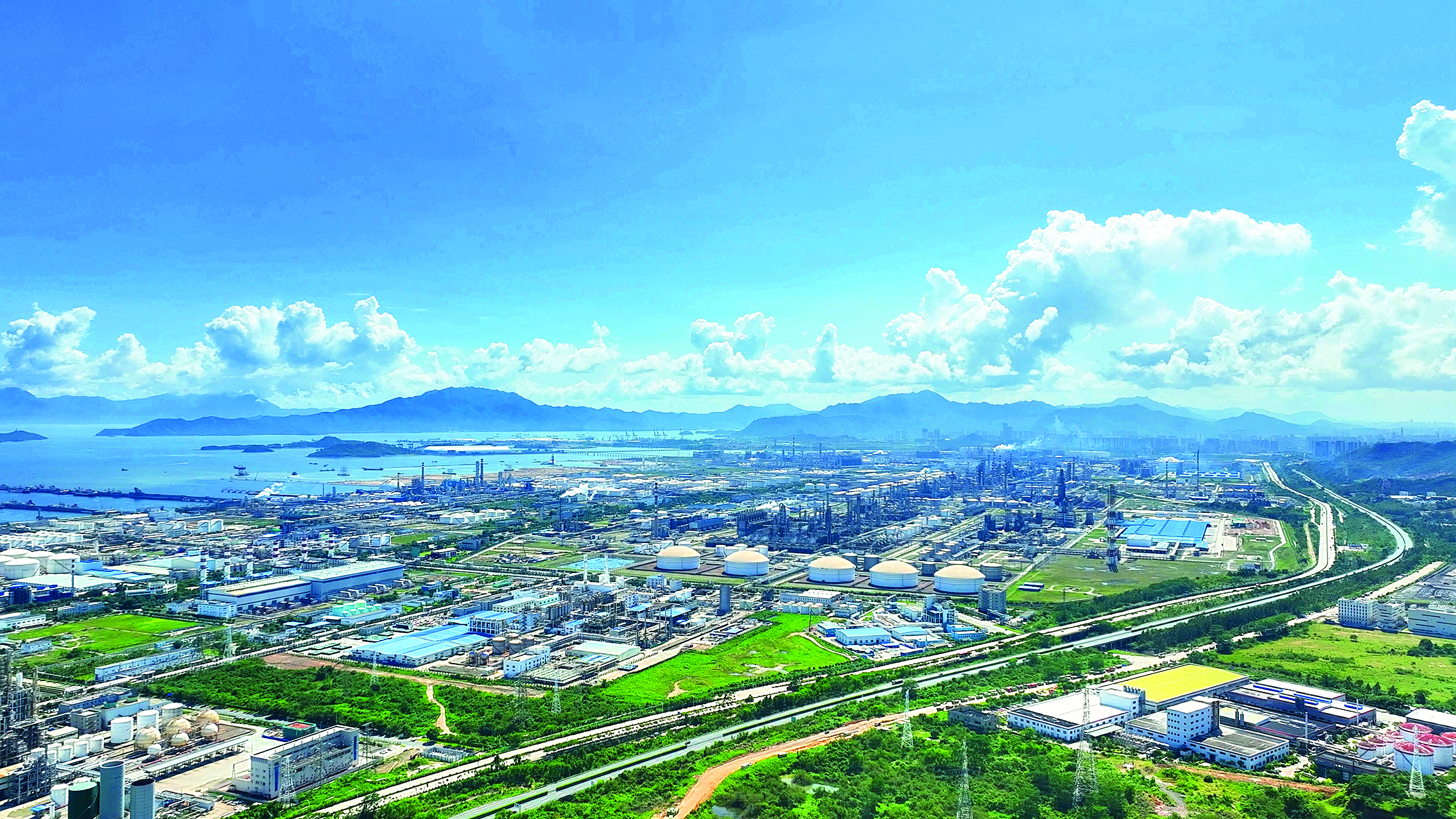     大亚湾开发区连续6年位列“中国化工园区30强”第一名。 惠州东江图片社供图