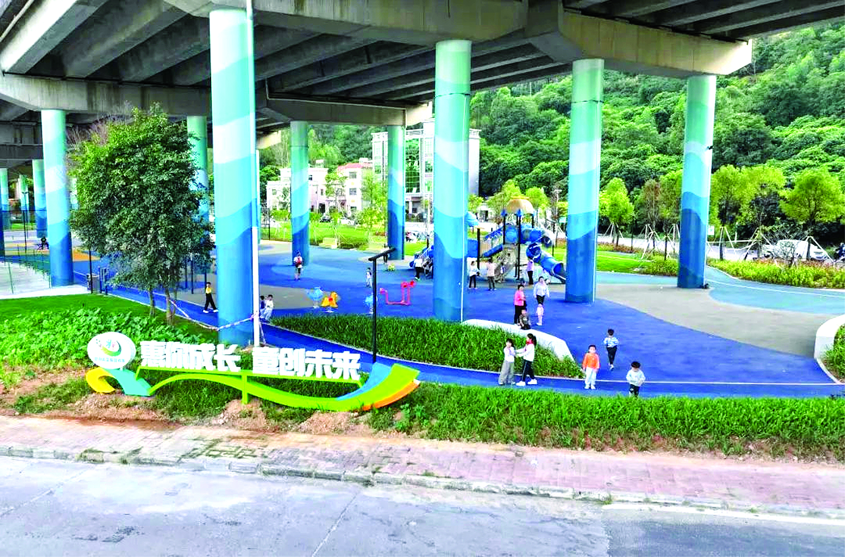     仲恺高新区潼湖镇文体公园进行适儿化改造，增加了儿童游乐设施。