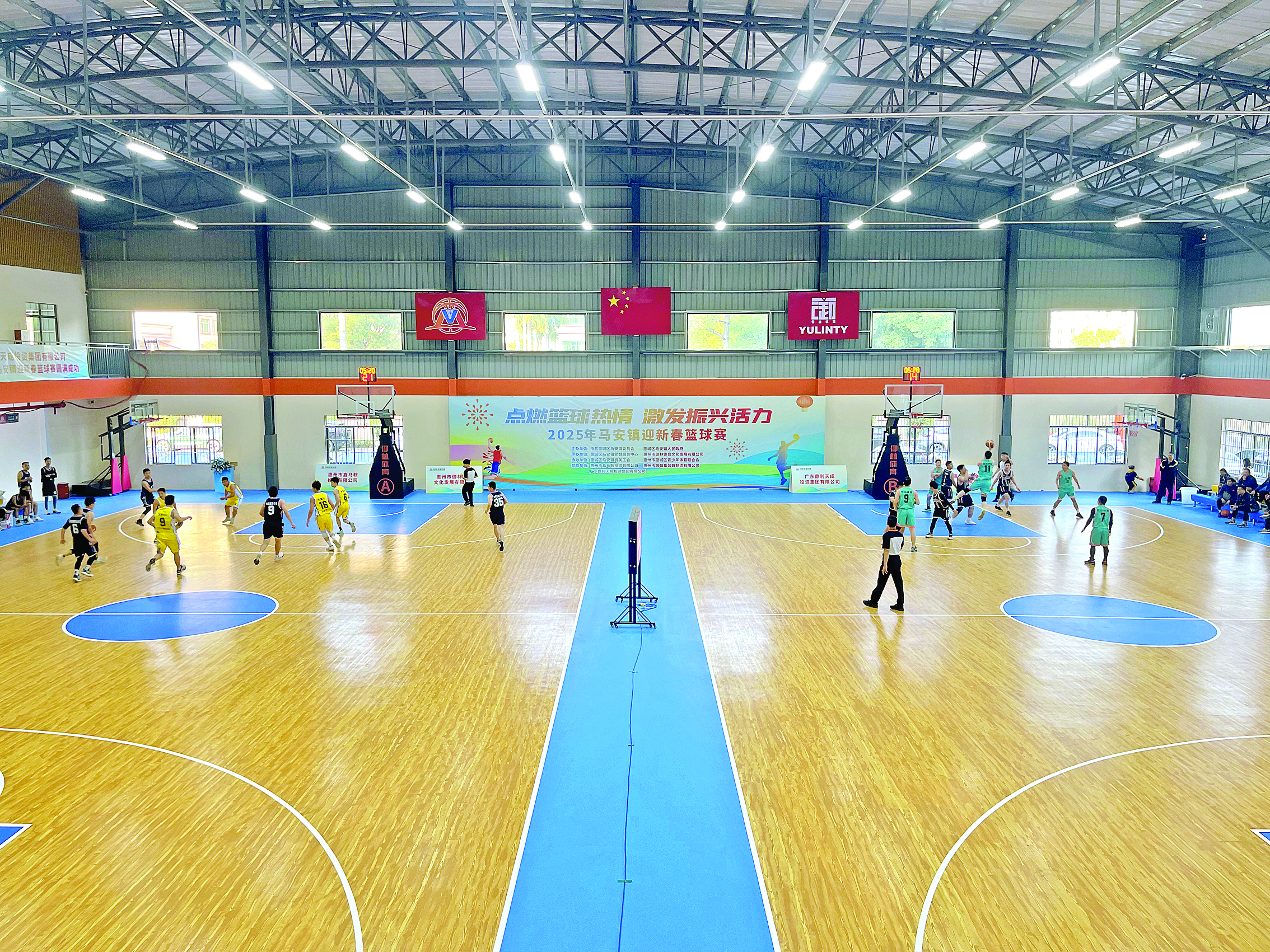     马安镇文体中心篮球场。惠州日报记者谢菁菁 特约通讯员龙明洪 通讯员陆宇琼 摄