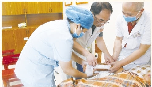     复位成功，小夹板固定。