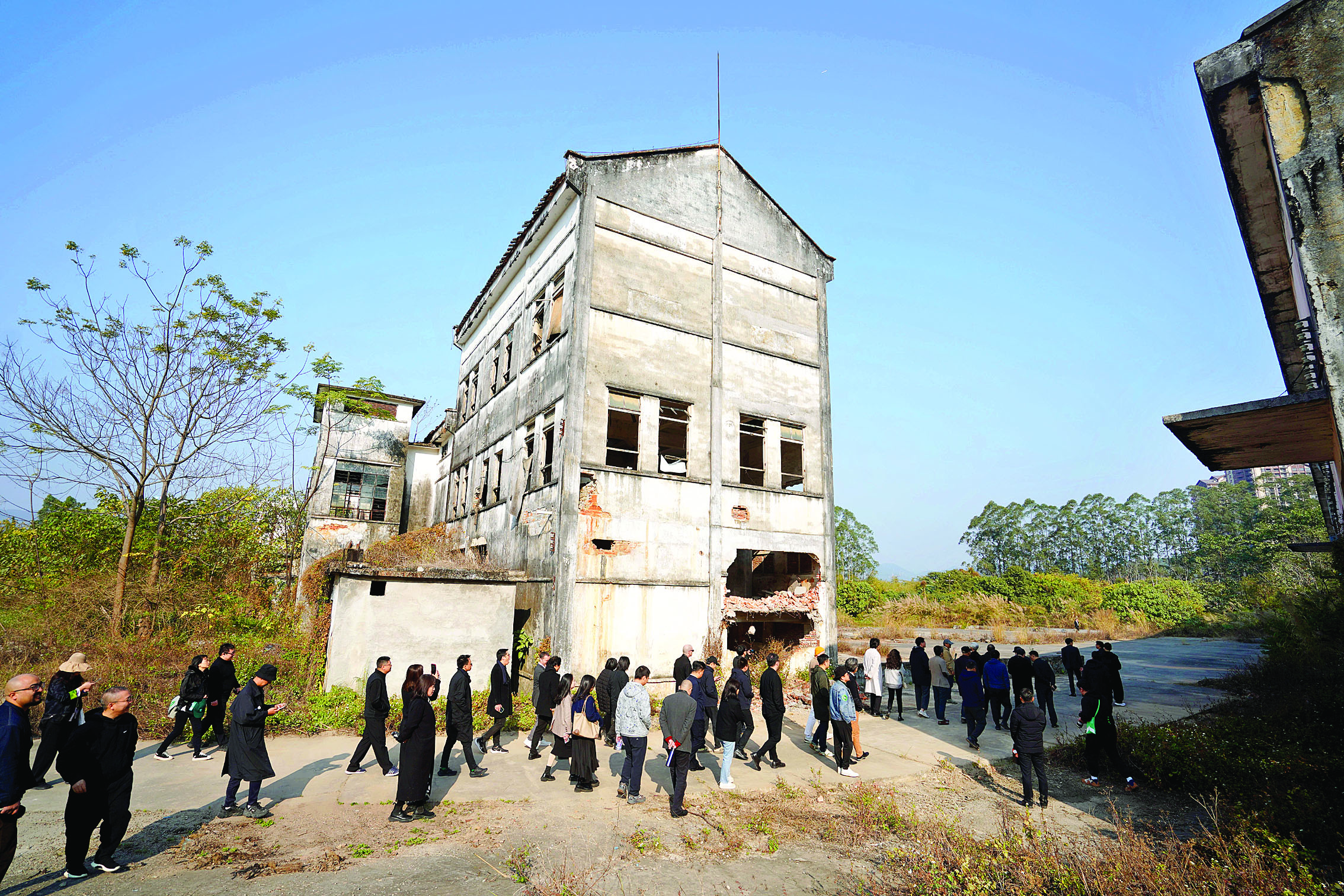     建筑领域专家参观永汉甘化厂老厂区。惠州日报记者汤渝杭 摄