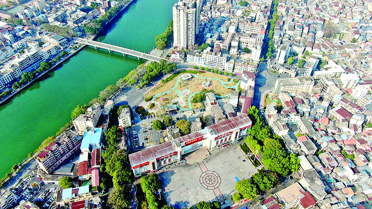     改造后的东较文化广将成市民锻炼、休闲、娱乐好去处。    惠州日报记者黄宇翔 通讯员龙融心 摄