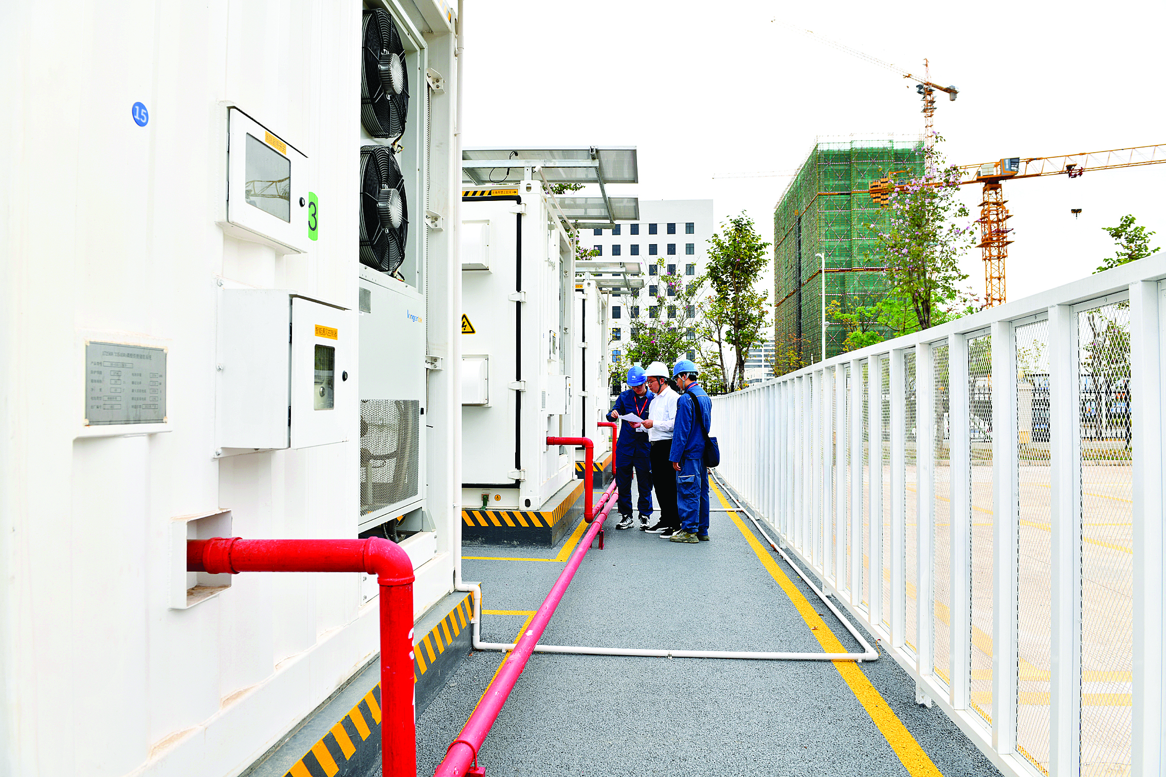     “插电式”服务进企业。