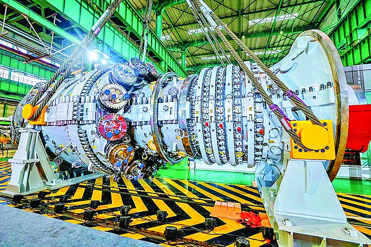     我国自主研制的300兆瓦级F级重型燃气轮机在上海临港首次点火成功（2024年10月7日摄）。新华社发