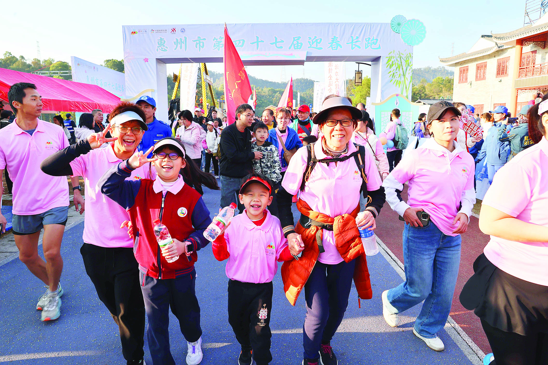     惠州市第四十七届迎春长跑开跑。    惠州日报记者杨建业 摄