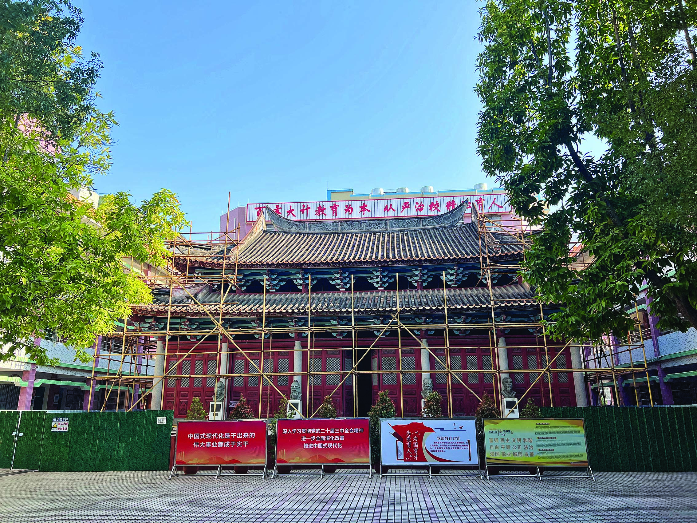     归善学宫已经围蔽起来准备修缮。惠州日报记者黄尉宏 摄