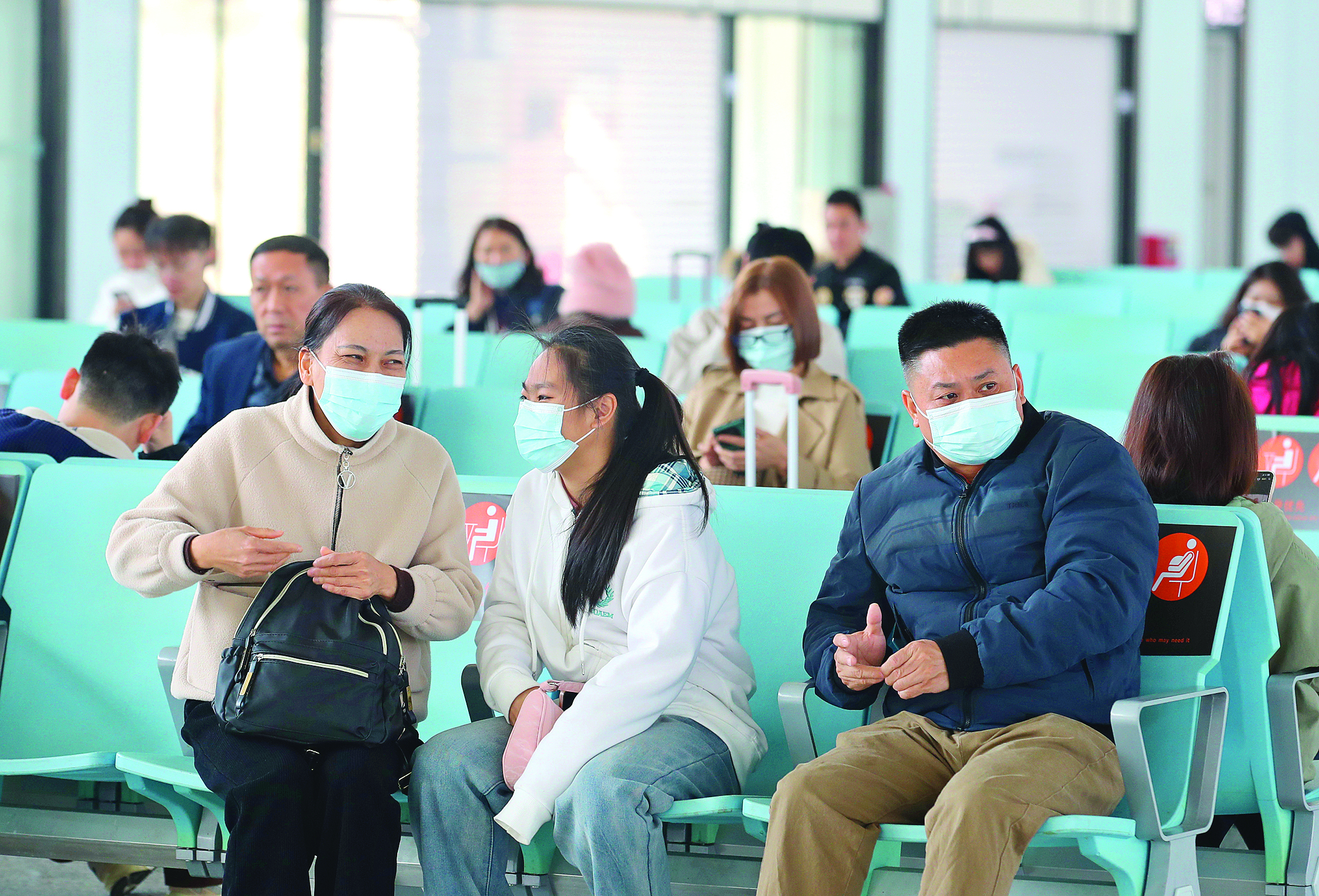     静候返乡列车。