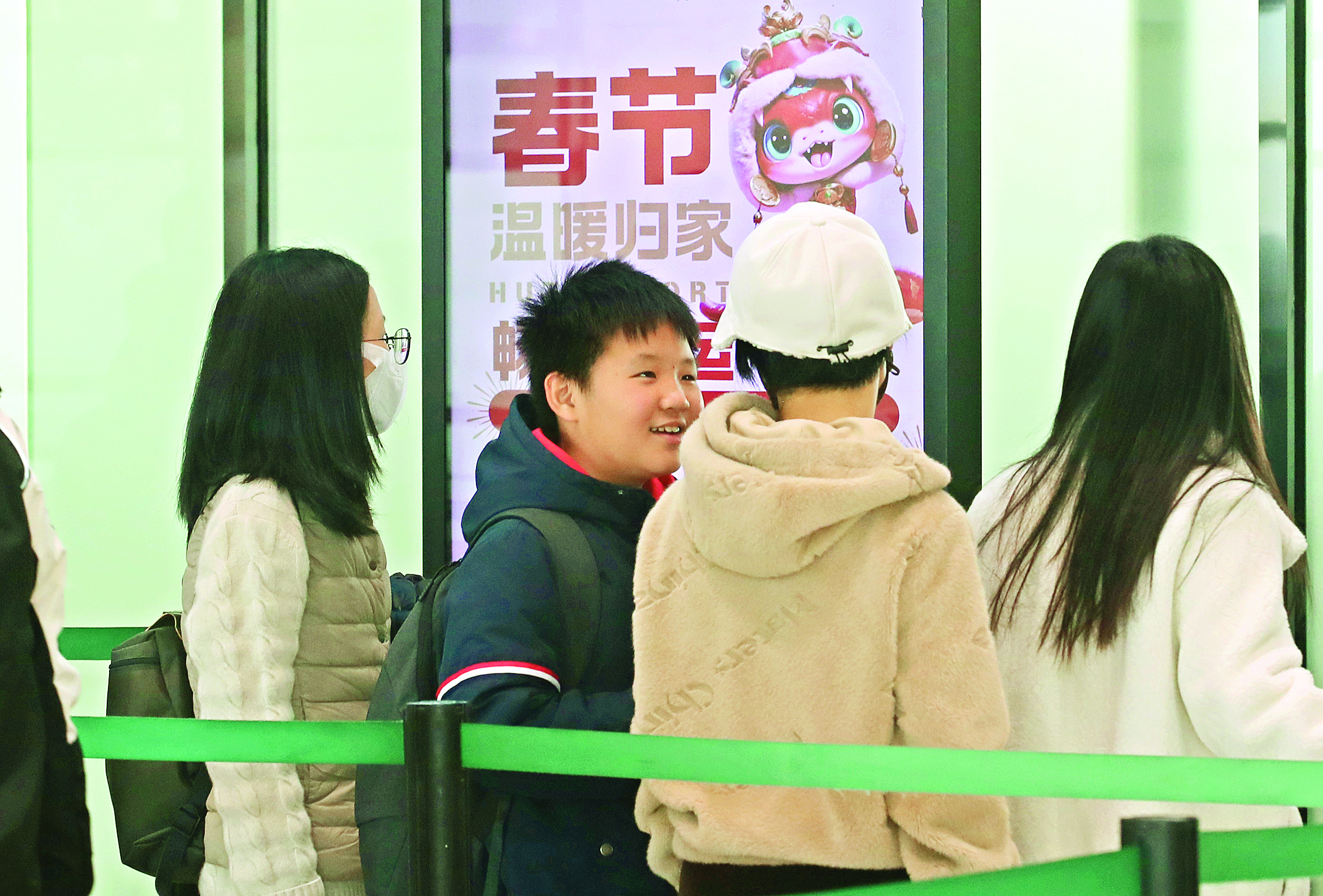     一年奔波只为团圆。