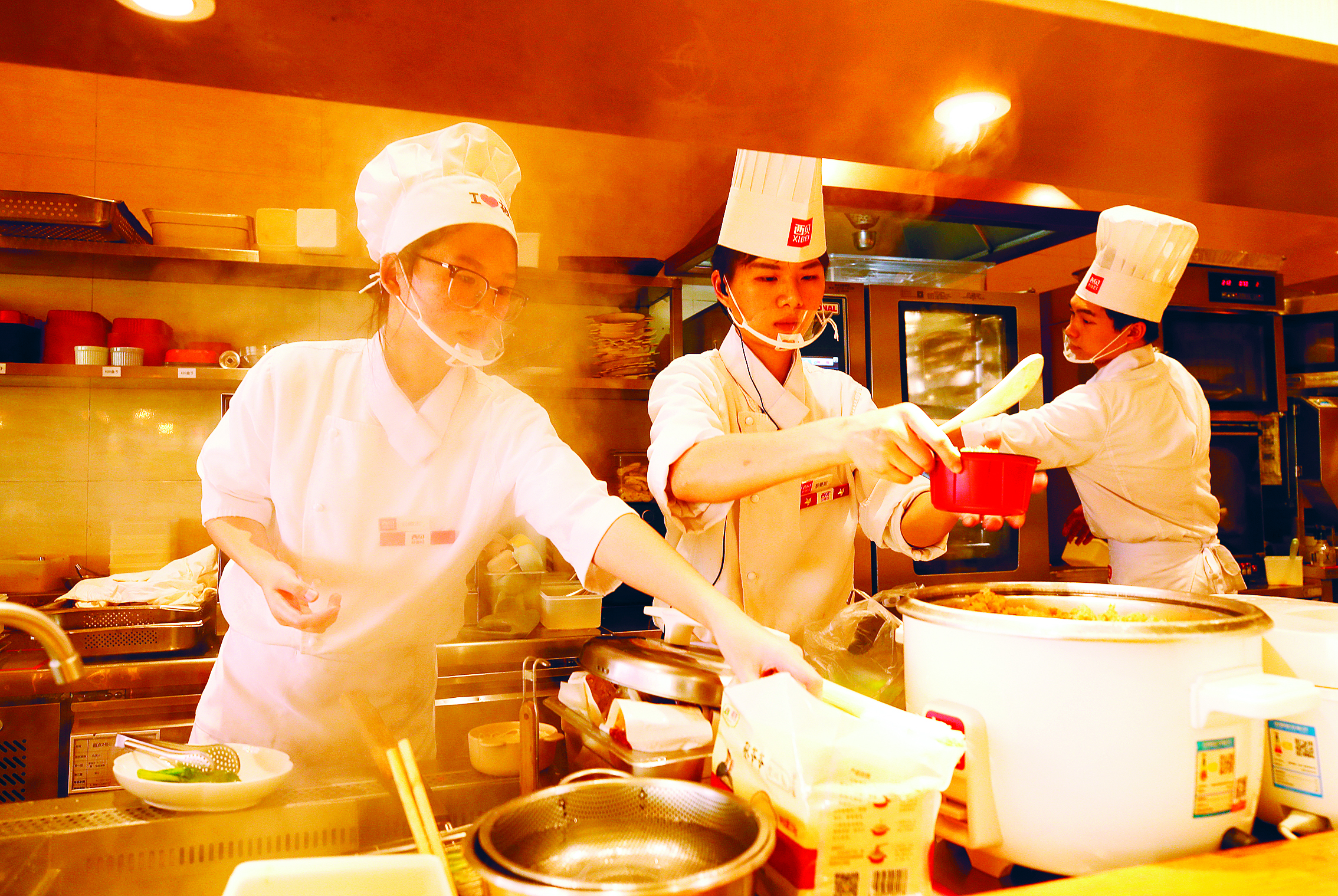     游惠州品尝惠州美食。