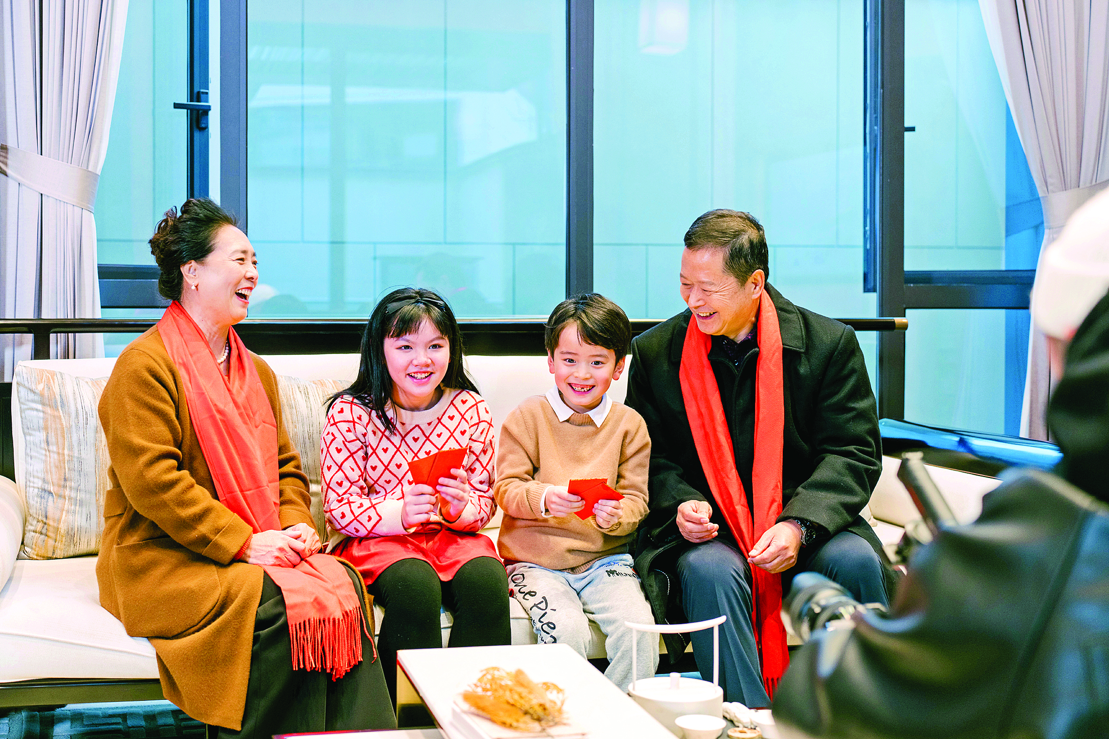     春节期间，孩子们会收到亲友的压岁钱。惠州日报记者周楠 摄