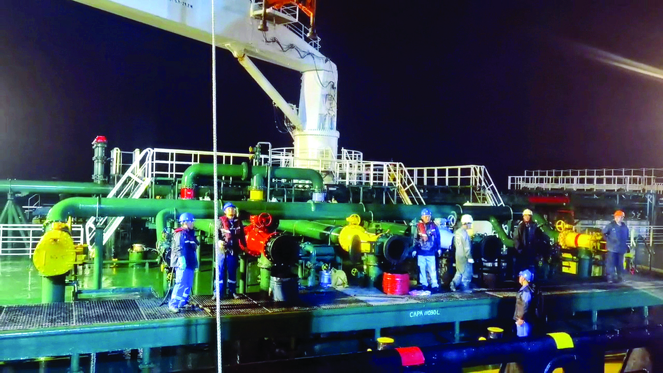     1月31日（大年初三），惠州石化原油码头呈现出一派热火朝天的景象。