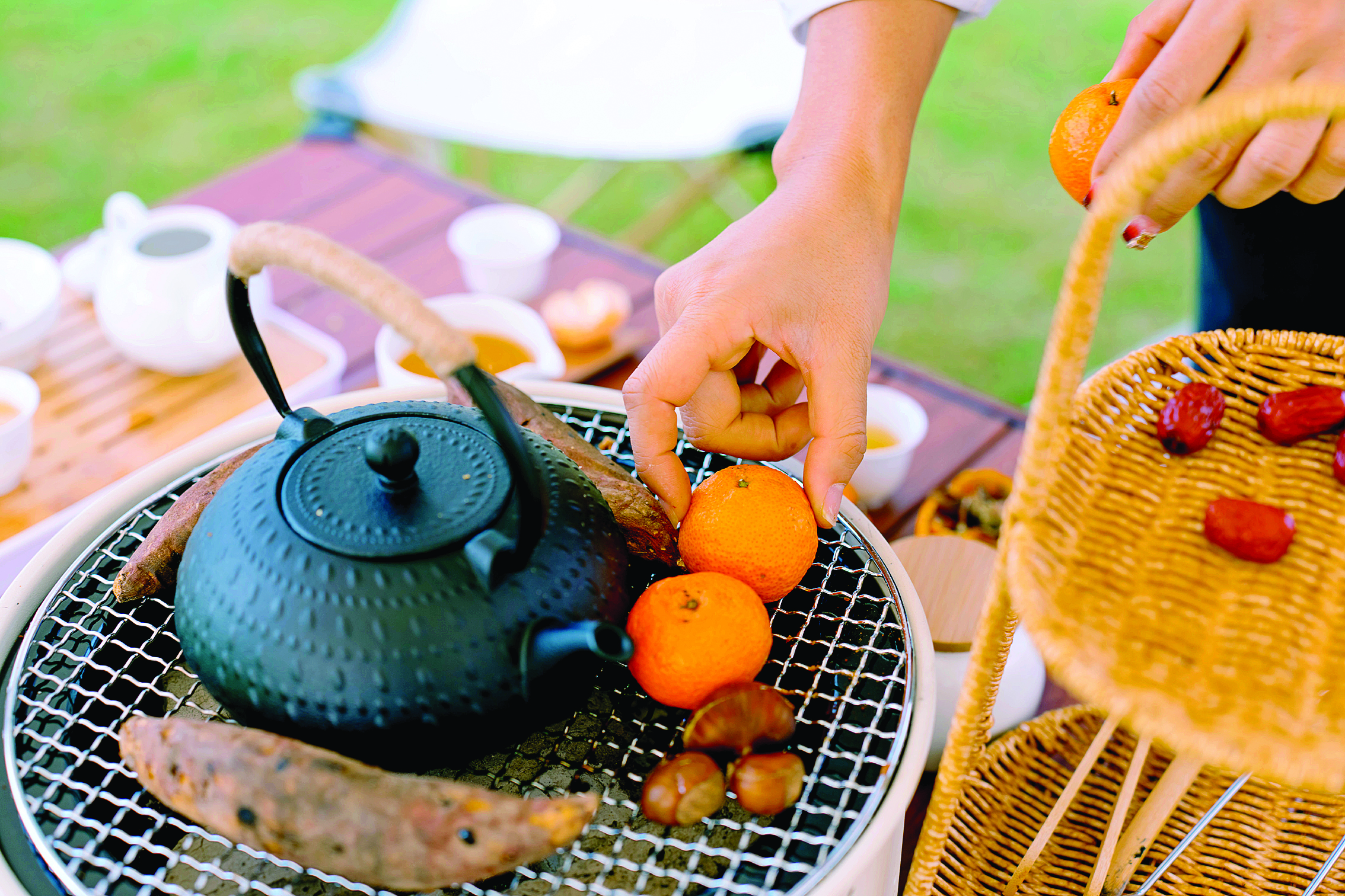     围炉煮茶成为备受欢迎的新晋“顶流”。惠州日报记者周楠 摄