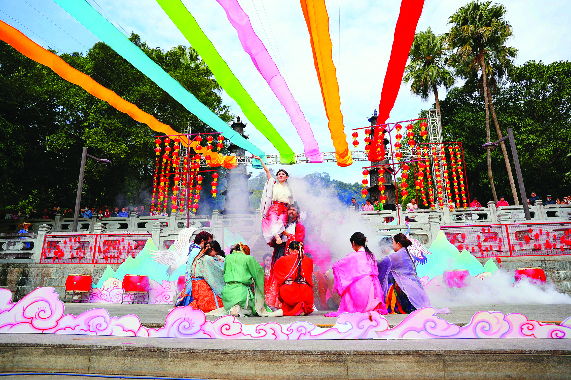     博罗县罗浮山景区推出原创情景剧《罗浮医道》祈福篇，为游客带来更丰富的体验。惠州日报记者李燕文 摄