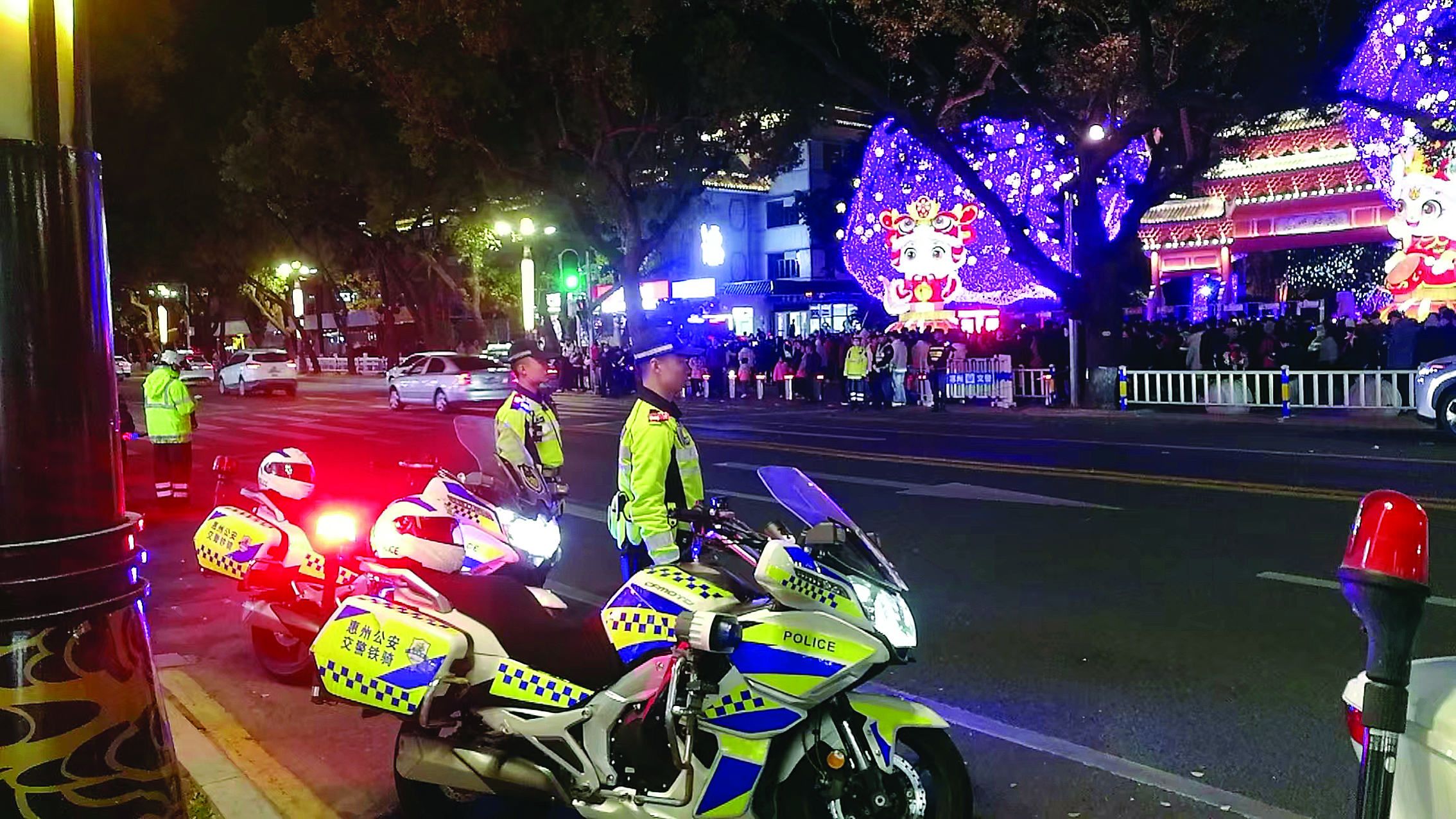     惠州交警在惠州西湖景区周边路段执勤。