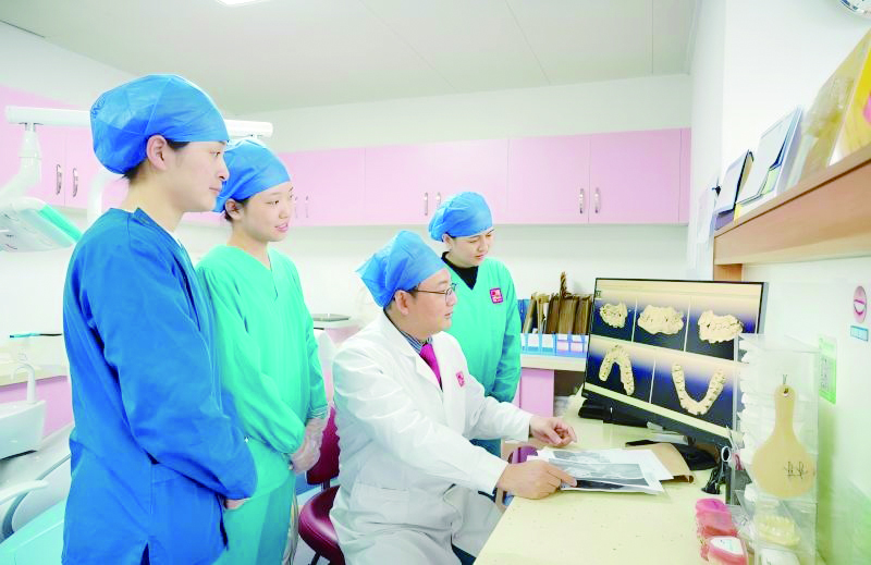     惠口正畸团队学习和交流诊疗技术。