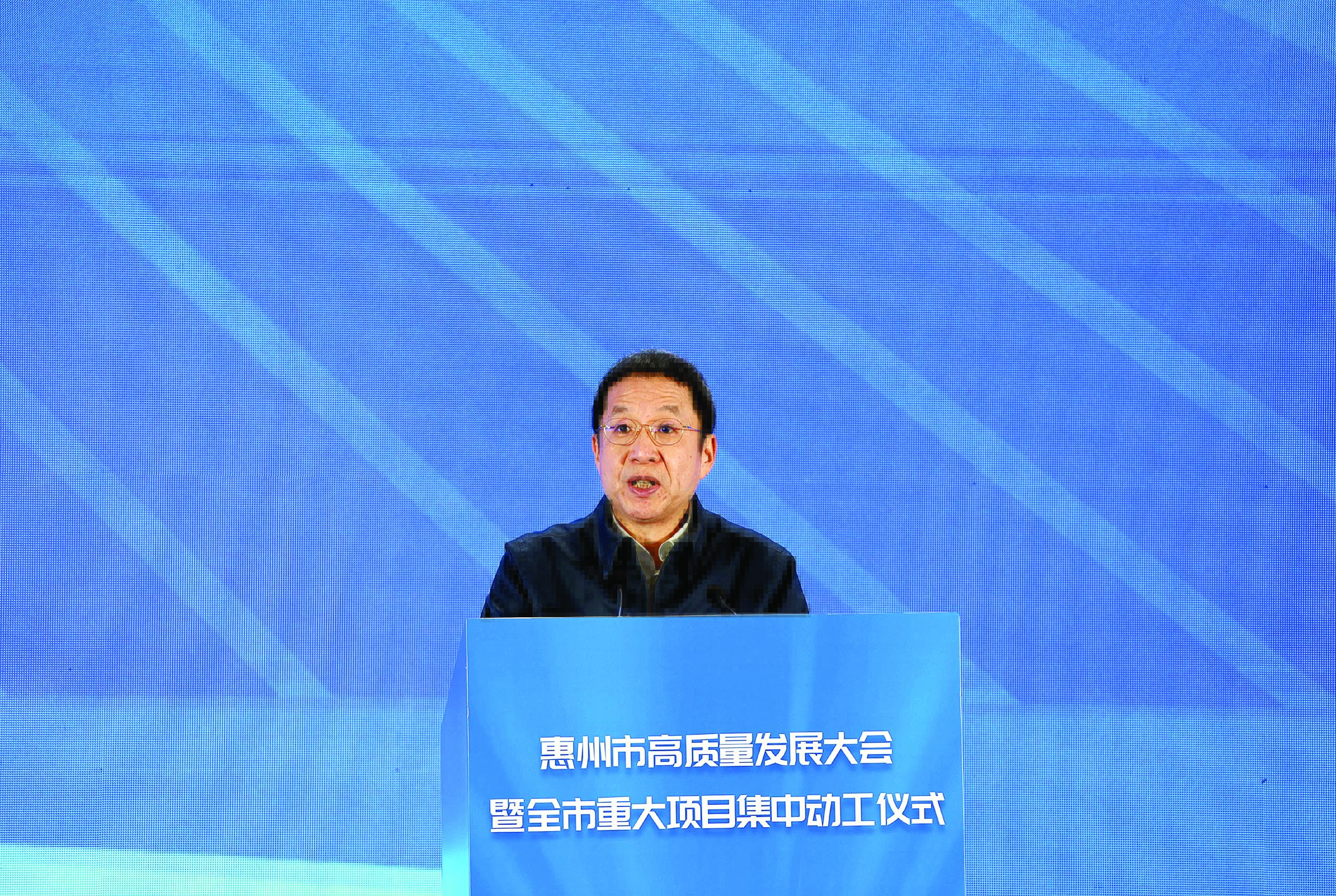     战略谋划布局在惠新能源产业，为惠州经济社会发展提供清洁可靠的绿色能源。    ——刘波