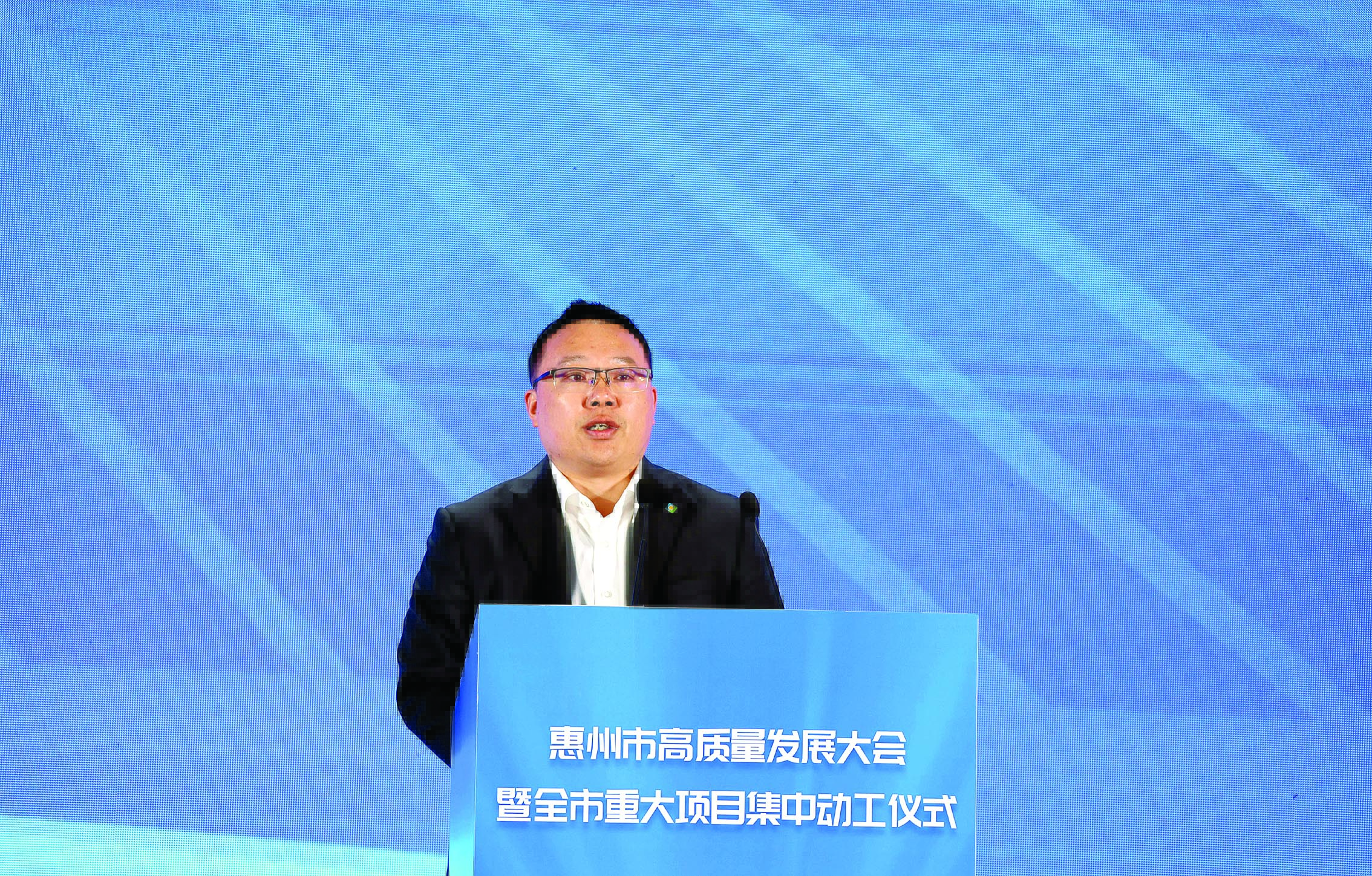     为惠州打造更具核心竞争力的“2+1”现代化产业体系贡献“恒力力量”。    ——杜玺