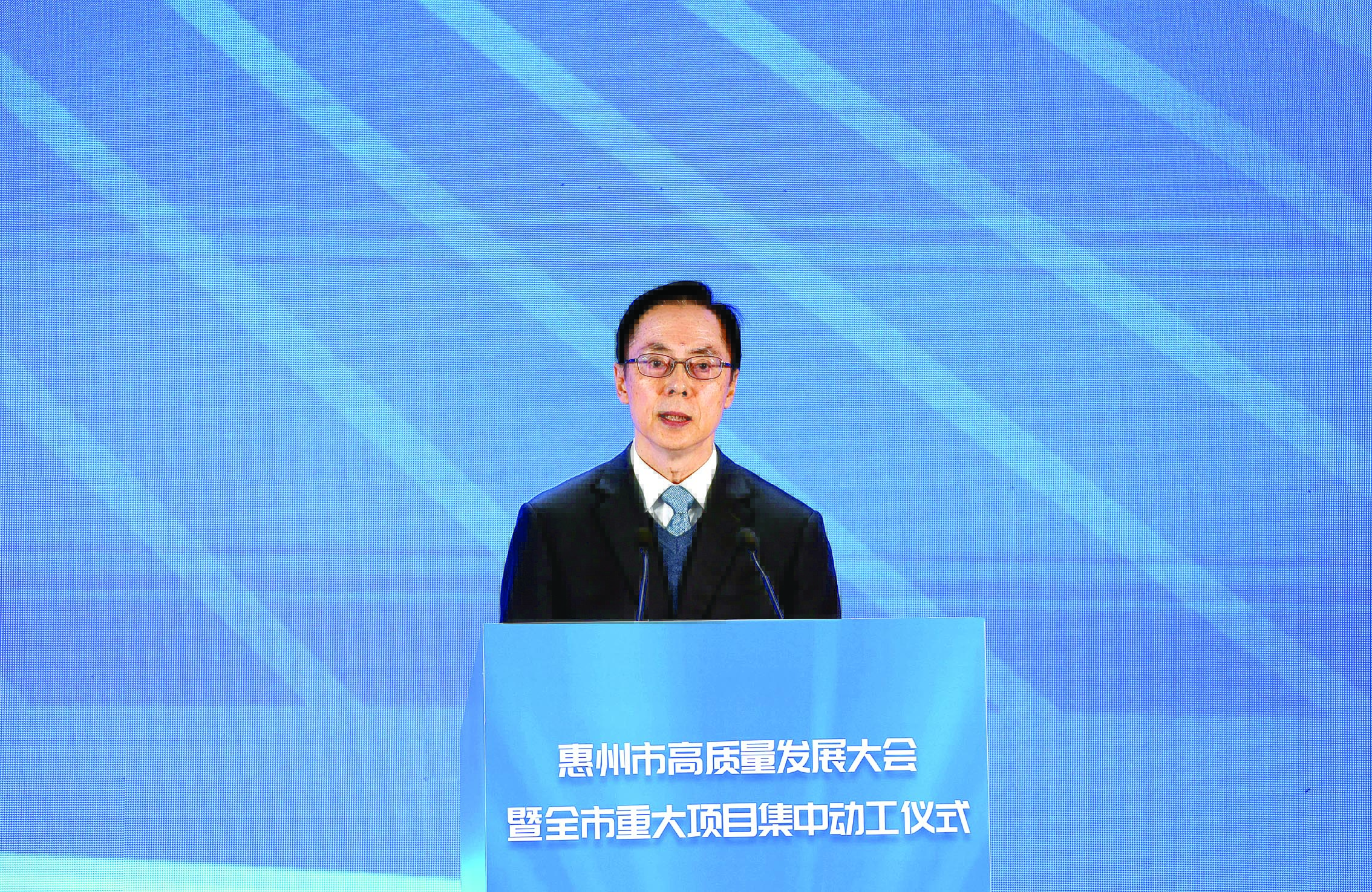     德赛取得的成绩，是惠州坚持制造业当家、加快发展新质生产力、实现高质量发展的一个缩影。    ——姜捷