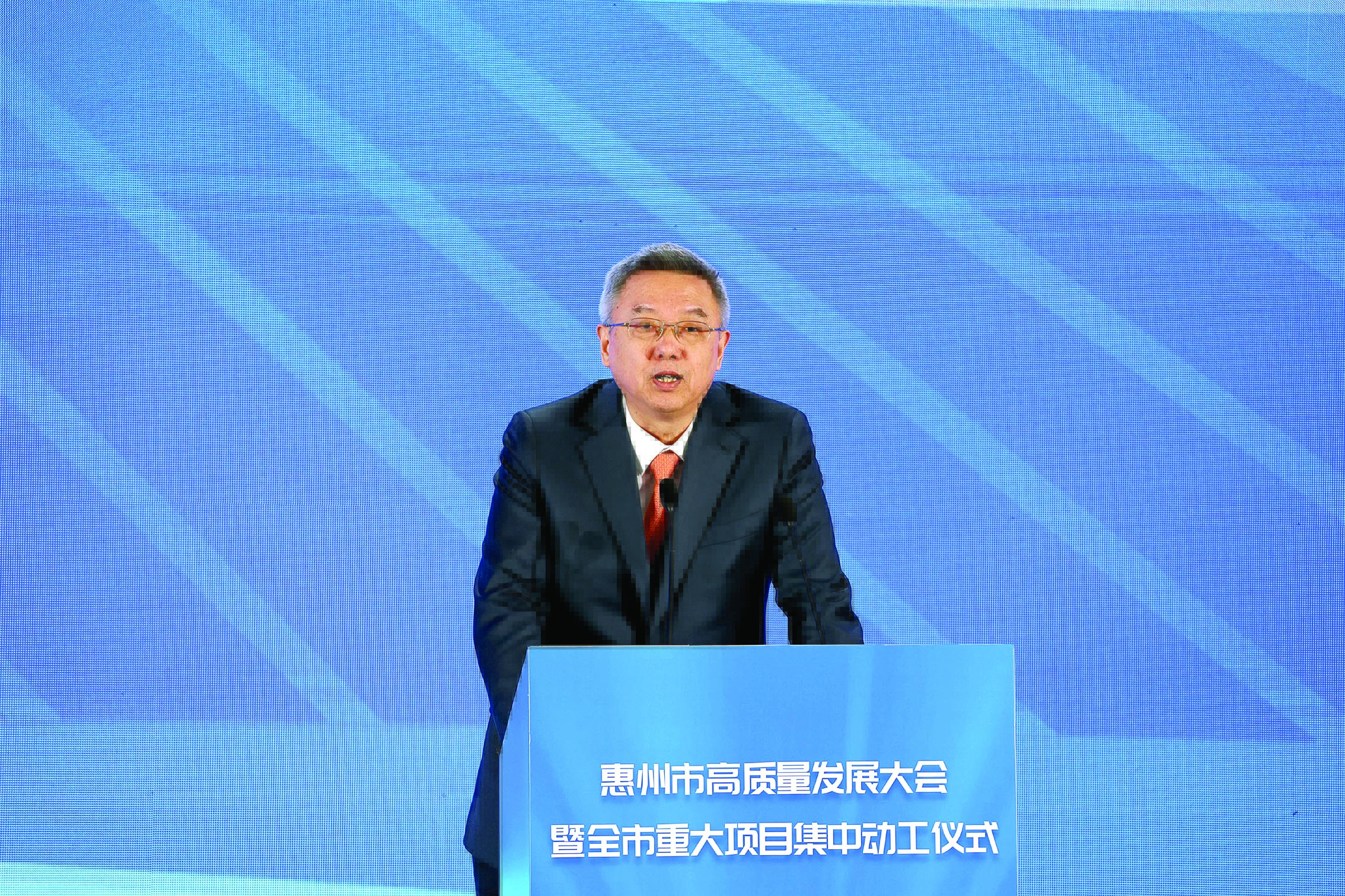     在市委、市政府的大力支持下，持续聚焦质量提升和技术创新，带动形成千亿元规模的新能源锂电池产业集群。    ——刘金成