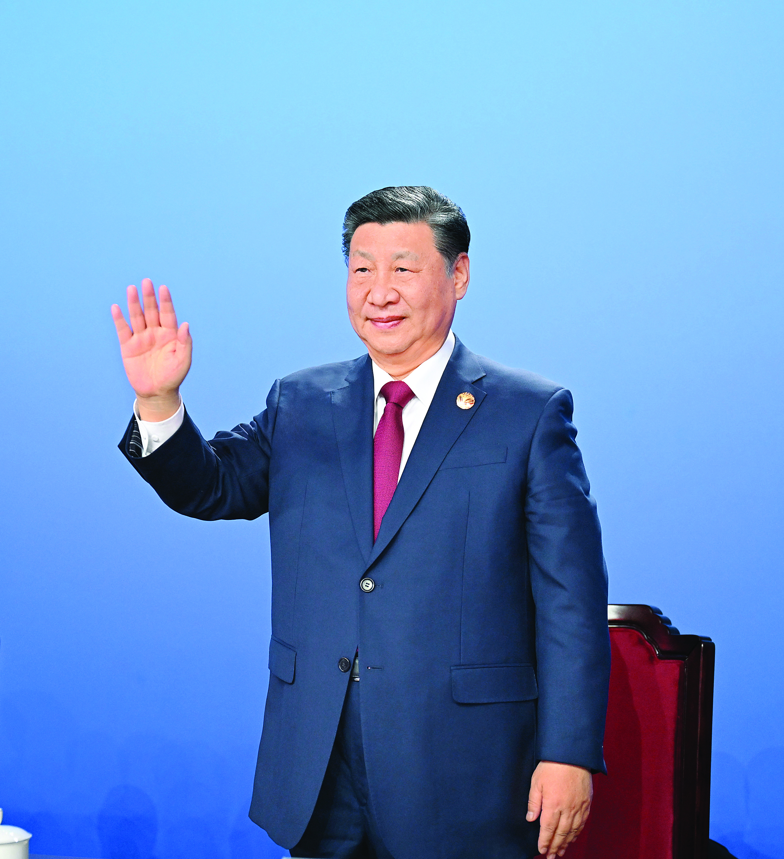     2月7日晚，第九届亚洲冬季运动会在黑龙江省哈尔滨市隆重开幕。这是国家主席习近平在主席台上向大家挥手致意。新华社发