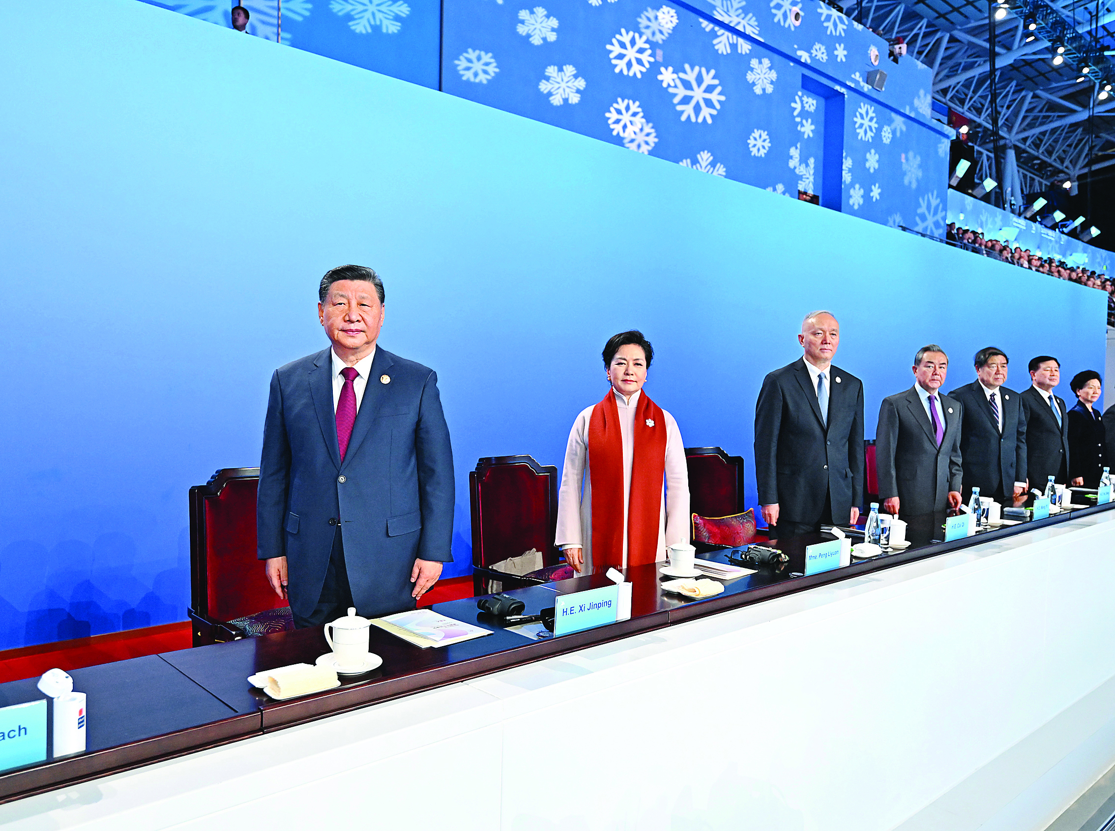     2月7日晚，第九届亚洲冬季运动会在黑龙江省哈尔滨市隆重开幕。习近平等党和国家领导人出席开幕式。    新华社发