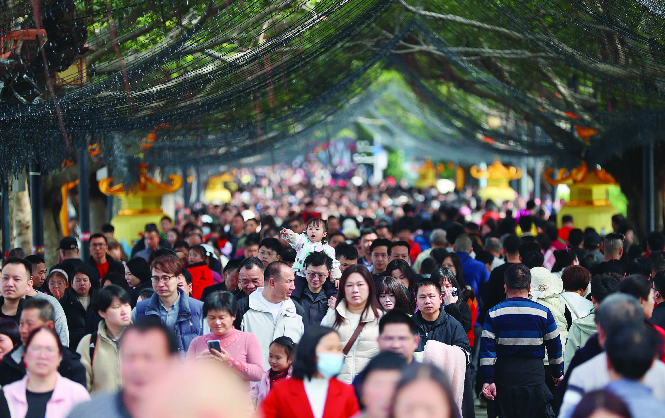     惠州西湖景区春节假期8天累计接待游客超100万人次，位列全省5A级旅游景区前列。惠州日报记者杨建业 摄