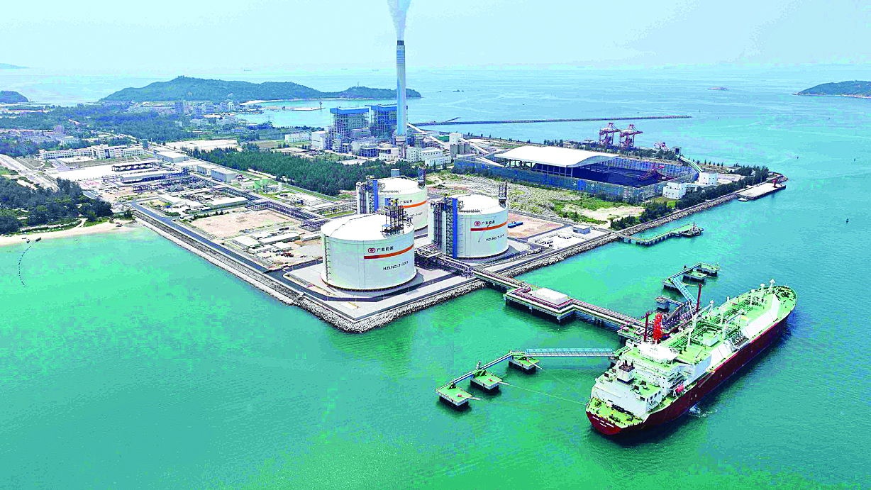     去年首艘LNG船舶在惠州液化天然气接收站完成接卸。