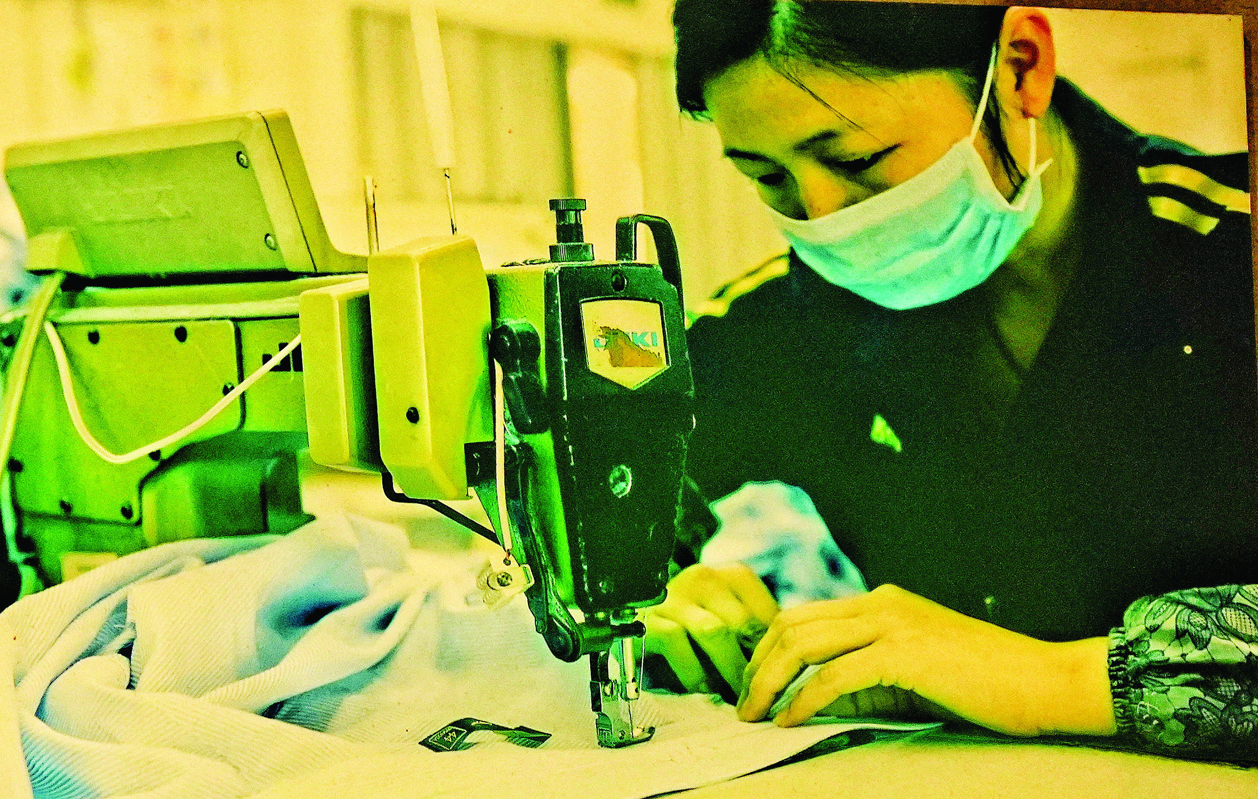 <p>    平车缝纫机。</p>