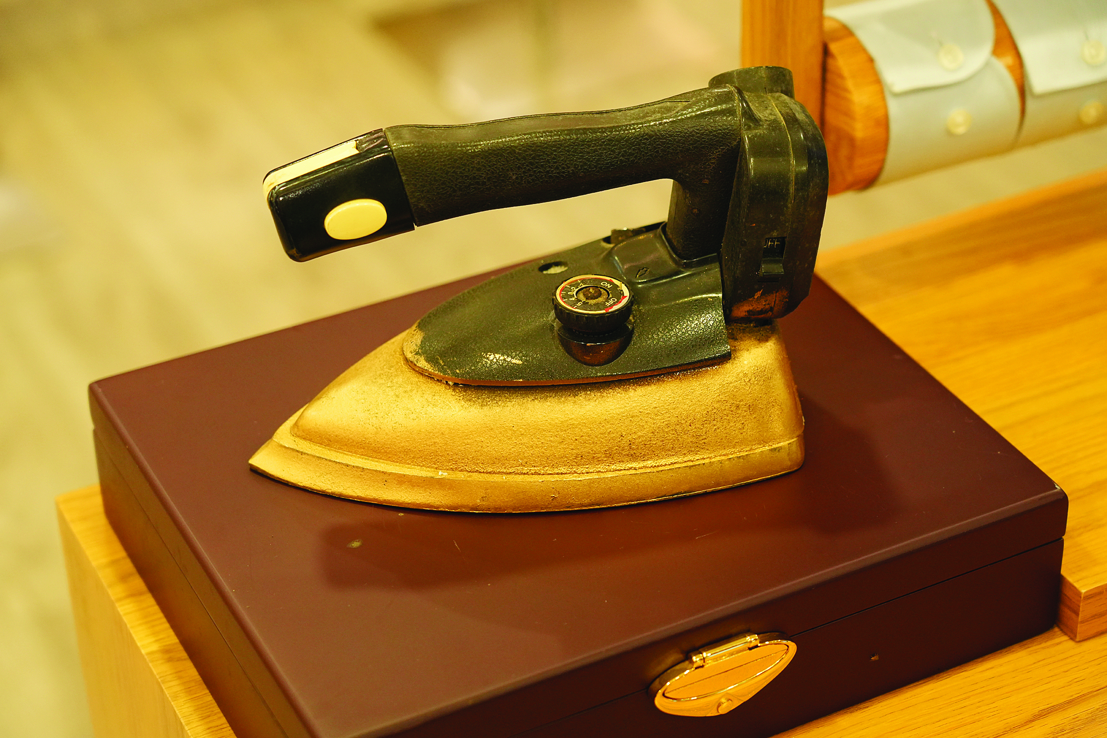 <p>    熨斗。</p>