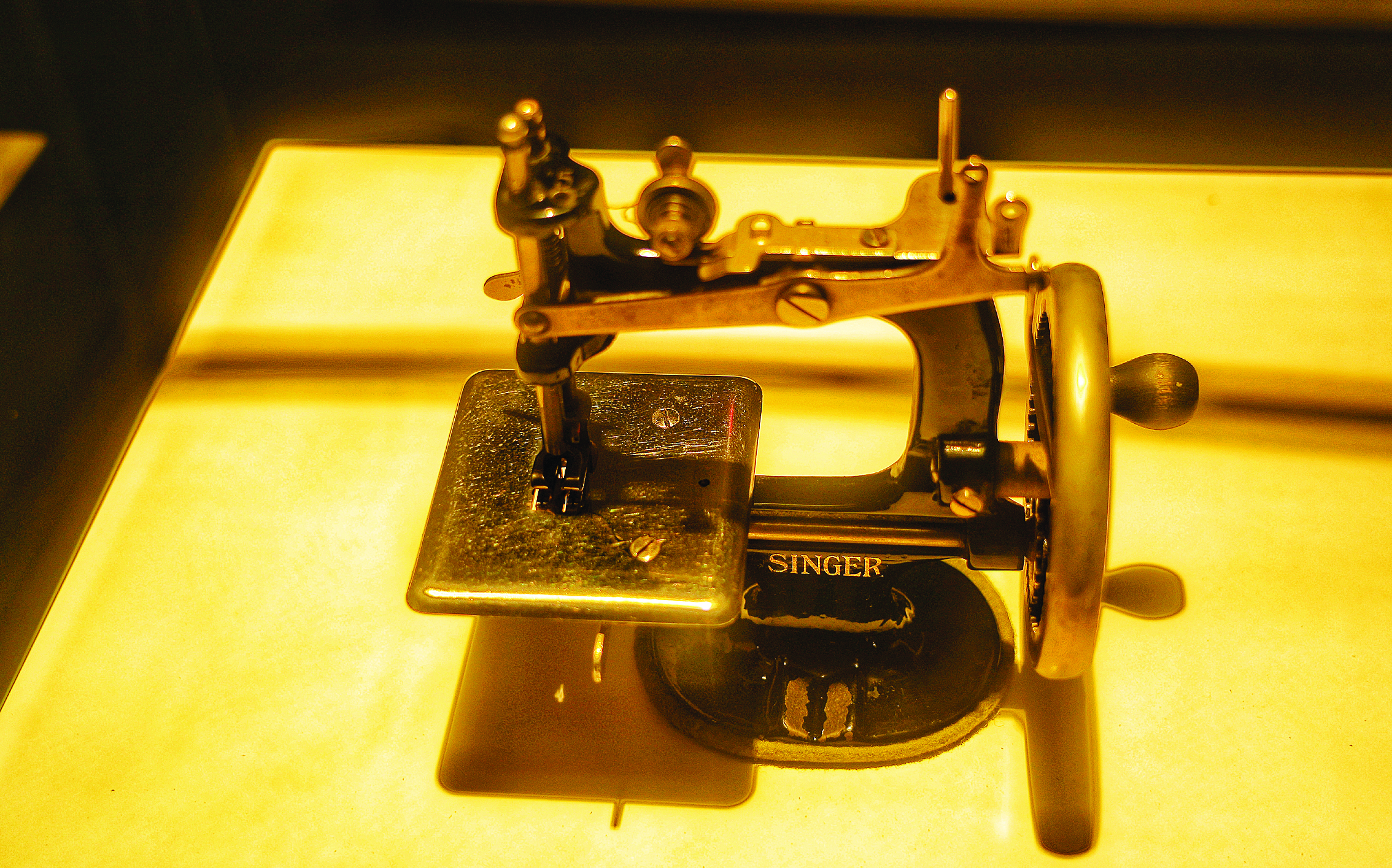 <p>    1937年版美国胜家最小的缝纫机。</p>