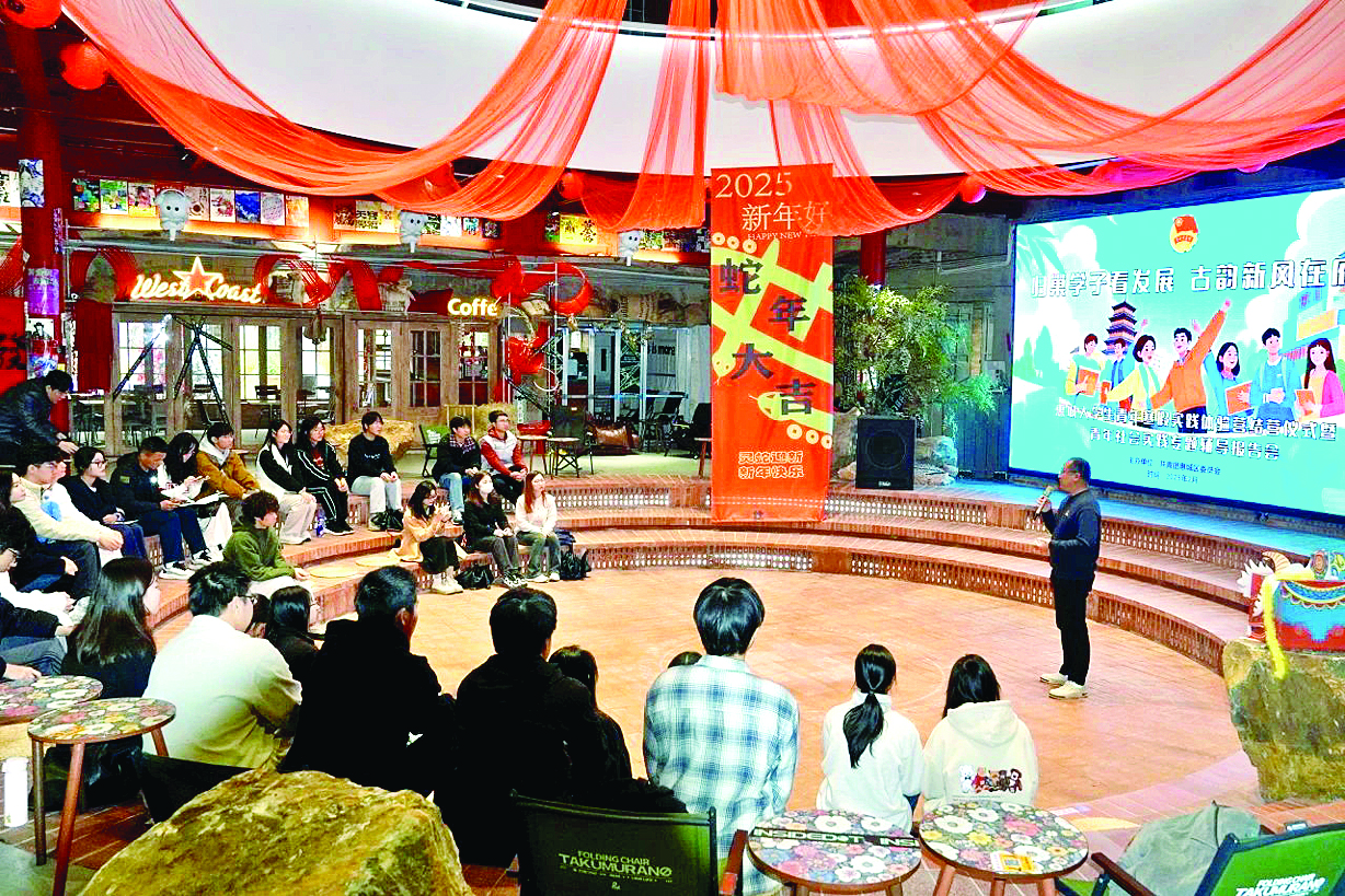     结营仪式上大家分享实践成果。惠州日报记者叶文青 摄