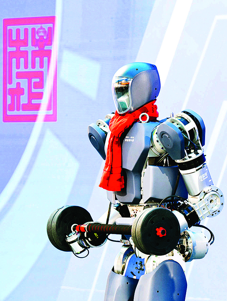     人形机器人在湖北“全省加快建成中部地区崛起重要战略支点推进大会”上展示负重技能。  新华社发