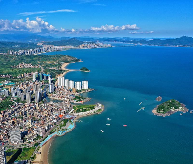 <p>    霞涌街道美丽的滨海岸线。</p>