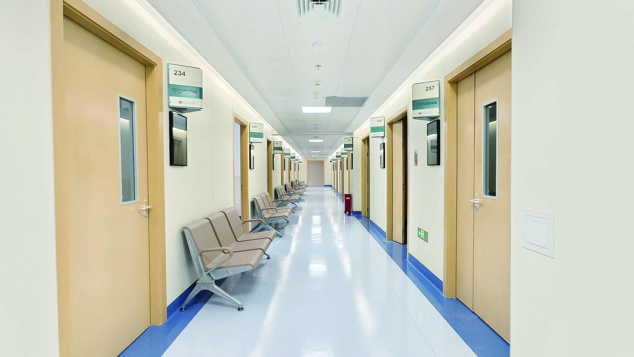     市三院心脑血管病大楼内温馨舒适的门诊环境。