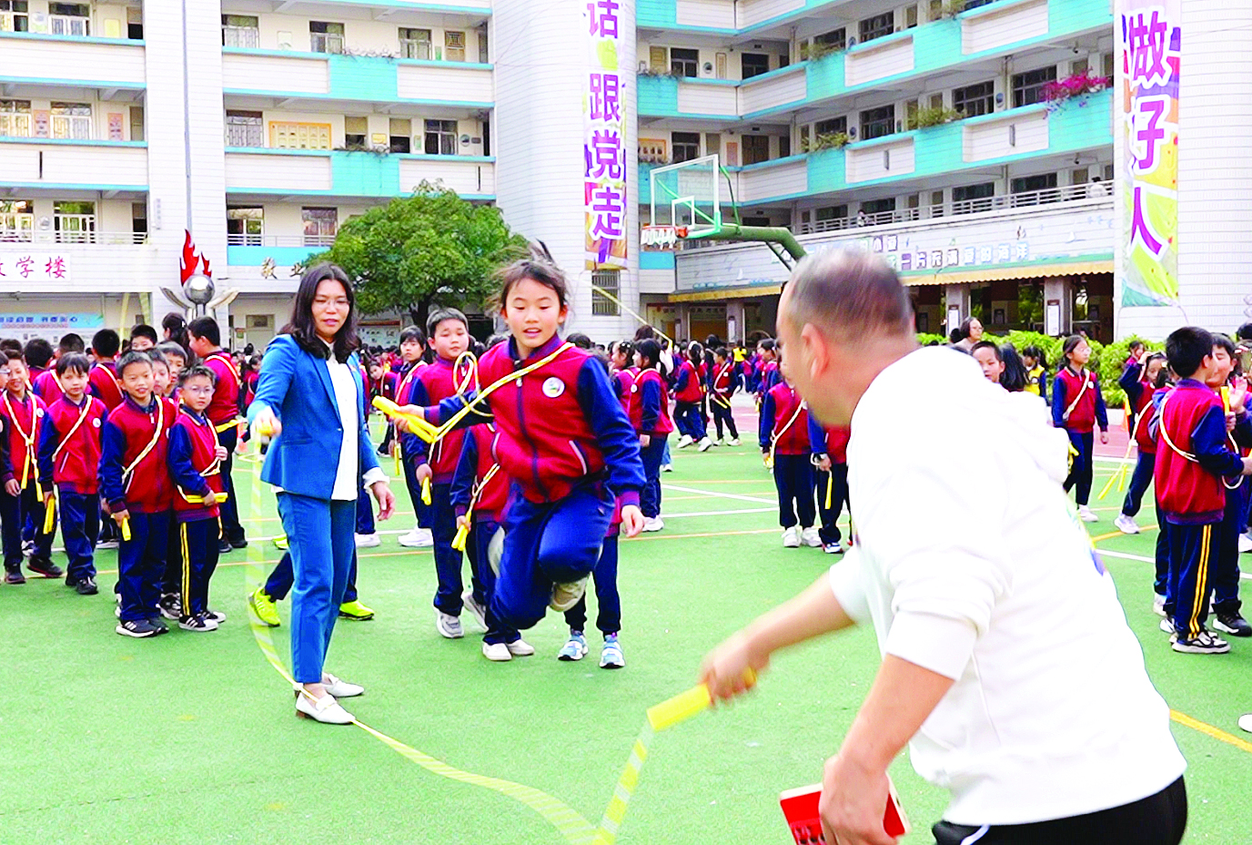     2月21日，惠州市第一小学举行花样跳绳大课间展示活动，全校师生共享运动乐趣。惠州日报记者姜劲宇 摄